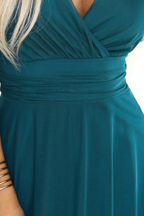 562-4 NASTIA Długa sukienka z dekoltem i krótkim rękawkiem - ZIELONA