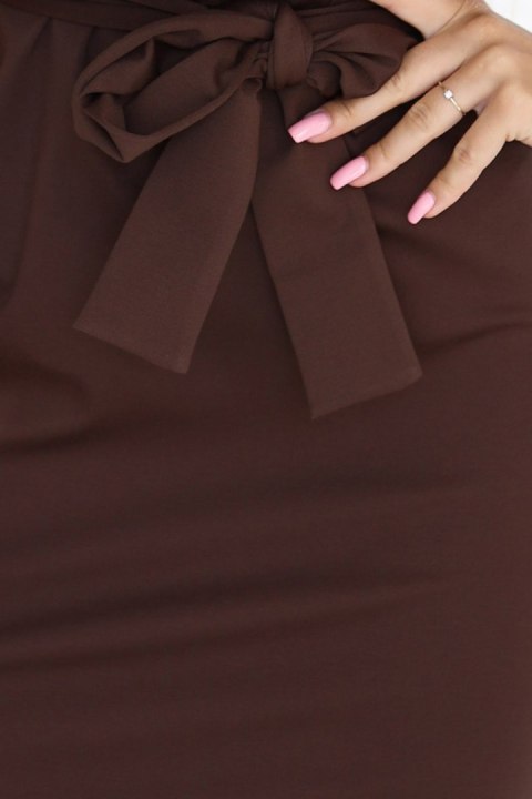 240-9 ROXI sukienka z asymetryczną spódnicą i paskiem - CZEKOLADOWA