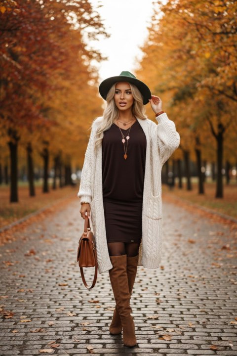 402-9 Wygodna sukienka nietoperz z długim rękawkiem - czekoladowa