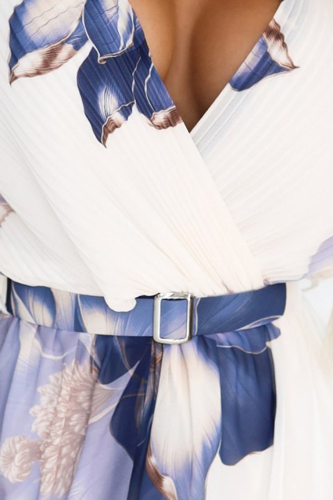 601-1 Zwiewna sukienka midi z kopertowym dekoltem i dużym kwiatowym wzorem - odcienie niebieskiego