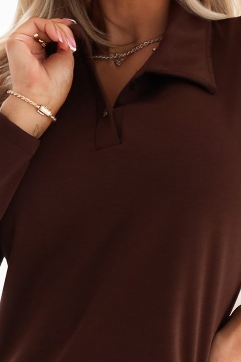 649-1 Elegancka sukienka midi z kołnierzykiem i rozcięciem z boku - czekoladowa